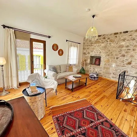Будинок відпочинку Old Stone House With Seaview And Balcony Айвалик